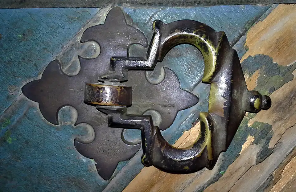 Hardware & Handles — showroom stock photo 1