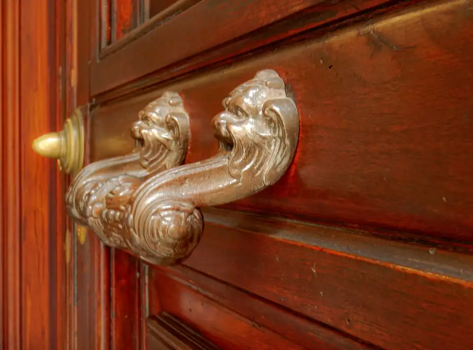 Hardware & Handles — showroom stock photo 2