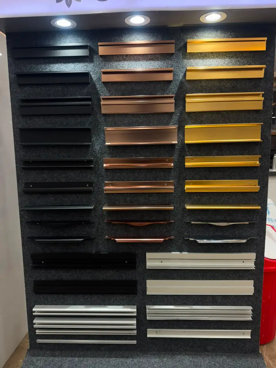Aluminium profile handles displayed in black, rose-gold and gold finishes